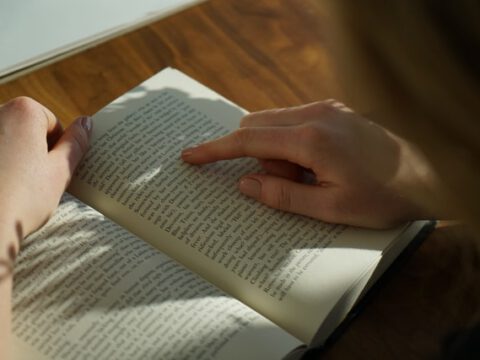 Der Abgrund reißt beiläufig auf